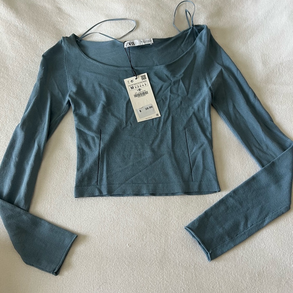 Zara light weight tight sweater. Never worn.